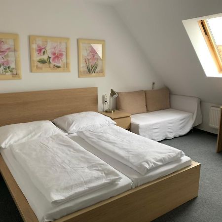 Penzion Holiday Trnava Exterior foto