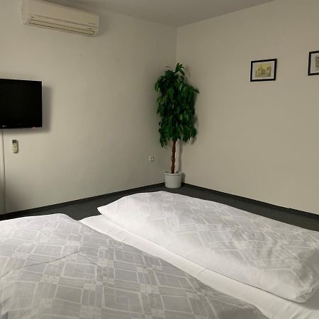Penzion Holiday Trnava Exterior foto